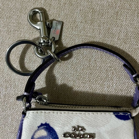 Mini Coach Nolita keychain - Picture 3 of 4